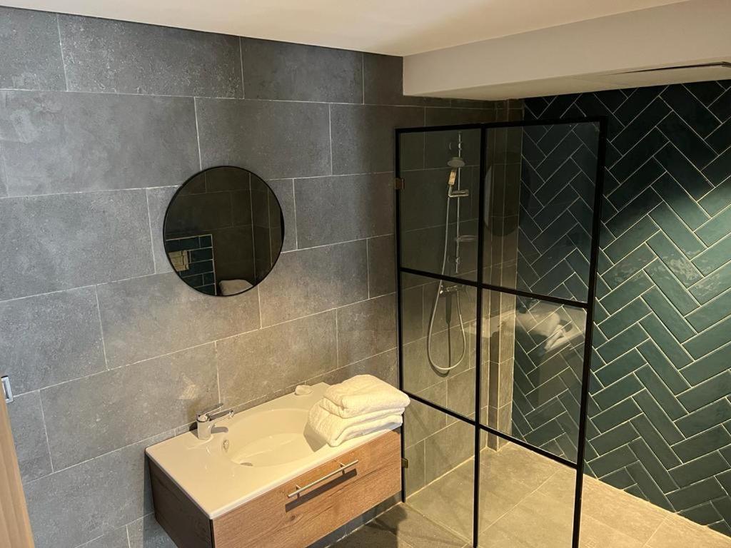 Spacious New 1-Bedroom Unit In Downtown W Terrace And Free Parking Касабланка Экстерьер фото
