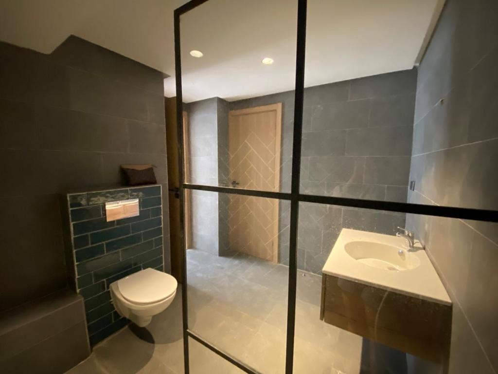 Spacious New 1-Bedroom Unit In Downtown W Terrace And Free Parking Касабланка Экстерьер фото